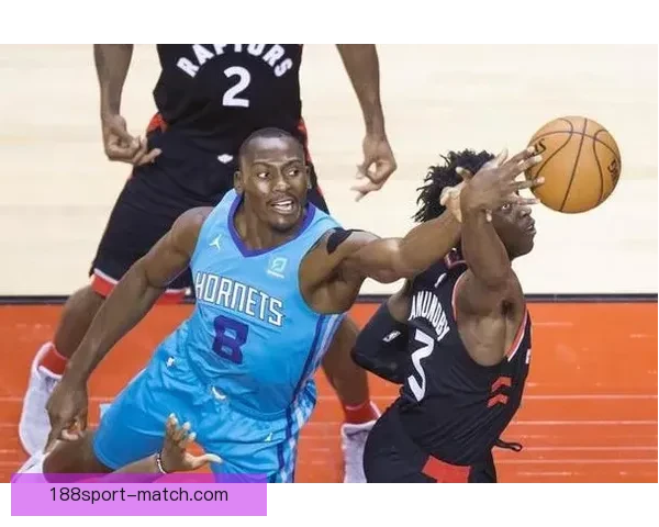 卡鲁索调皮抢水壶哈特机智躲避结果泼满前队友一身水